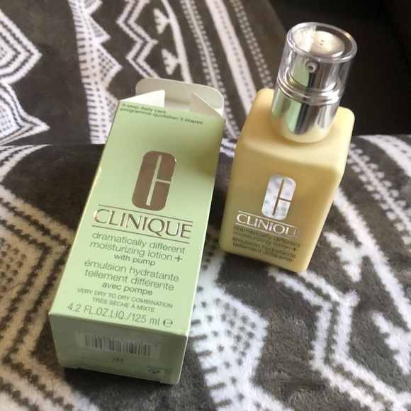 💕NIB Dramatically Different Moisturizing Lotion+ with pump 4.2oz - Picture 3 of 5
